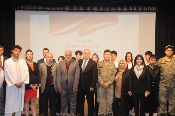 109. yıldönümünde Çanakkale Zaferi, Lale Konferans Salonu'nda kutlandı.