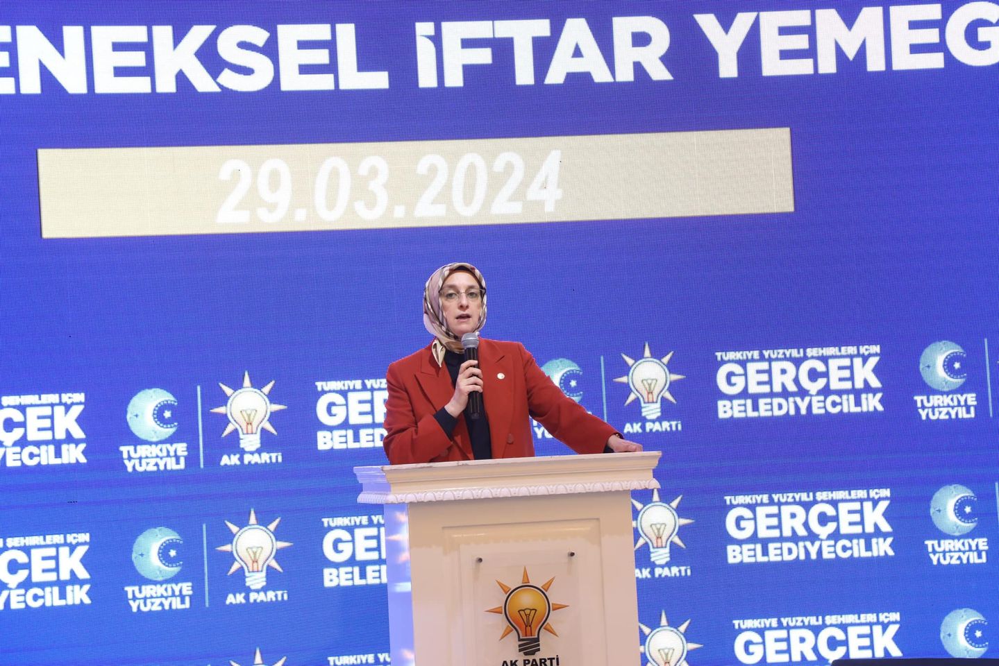 AK Parti, Ankara'da Geleneksel İftar Yemeği Düzenledi