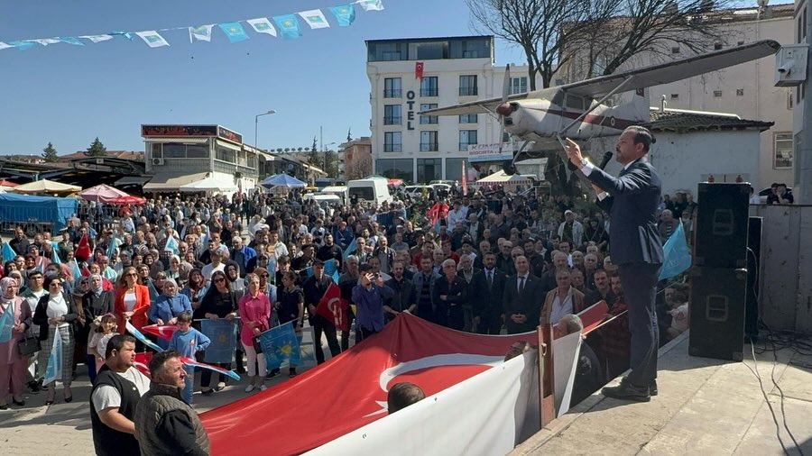 Kürşad Zorlu, Osmaneli'nde halkla buluştu ve yerel siyasi gelişmeler hakkında konuştu