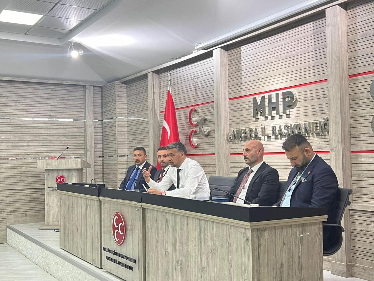 MHP Keçiören İlçe Başkanlığı'ndan İstişare Toplantısı: Stratejik Hedefler ve Çalışma Temposu Ele Alındı