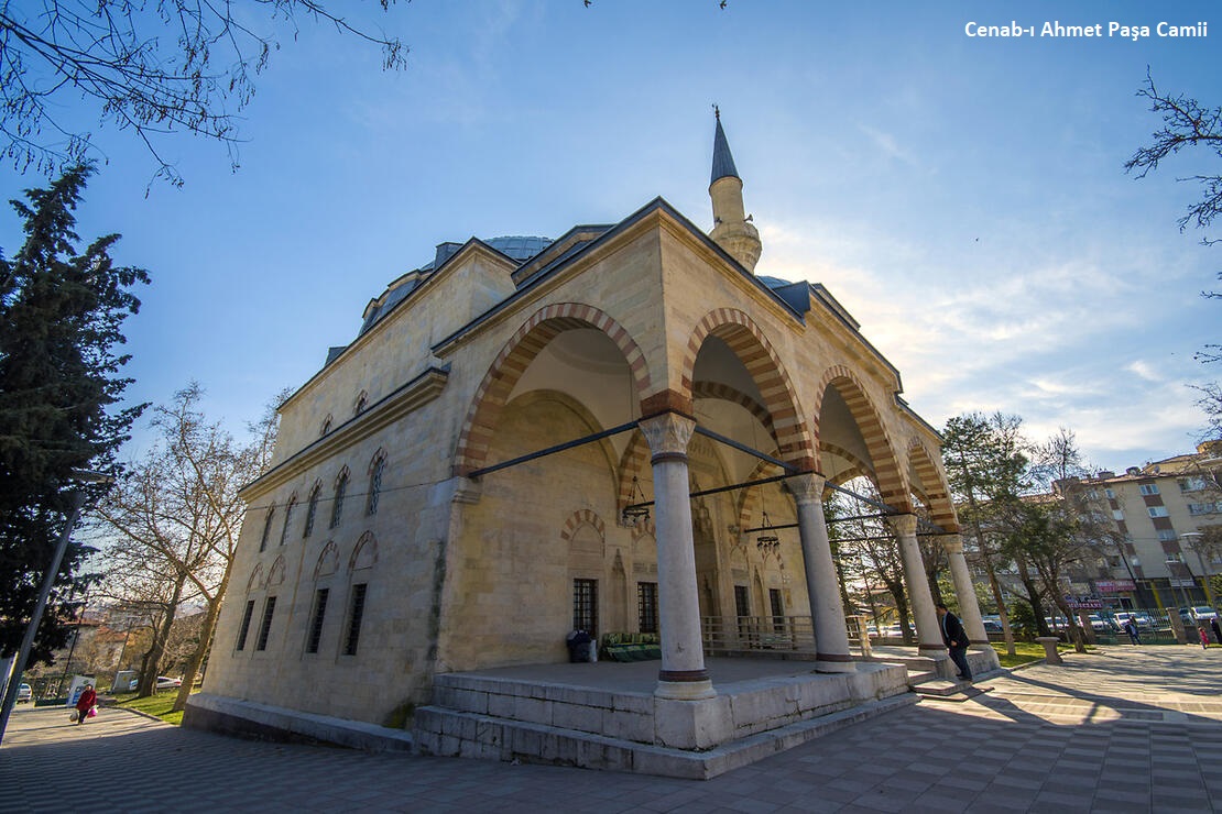 Ankara'nın Gözbebeği: Cenabi Ahmet Paşa Camii, İbadet ve Sanatı Buluşturuyor