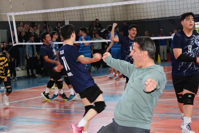 Heyecan dolu bir okul sporları voleybol turnuvası gerçekleştirildi