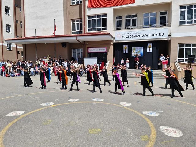 Yenimahalle Kaymakamı ve İlçe Millî Eğitim Müdürü'nden 19 Mayıs Kutlamasına Katılım