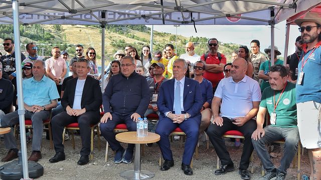 CHP Keçiören Belediye Başkan Adayı Mesut Özarslan, Ankara Büyükşehir Belediye Başkanı Mansur Yavaş ile Birlikte Offroad Şampiyonası Kupa Törenine Katıldı