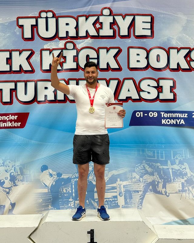 MHP Polatlı İlçe Teşkilatı, Kick Boks Şampiyonu Selman Yücel'i Kutladı