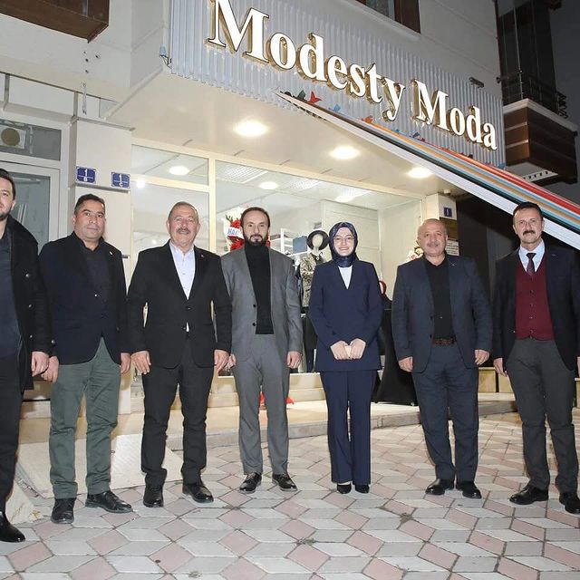 Önceki Dönem Meclis Üyesi ve Siyasetçilerden Modesty Moda'ya Destek Ziyareti