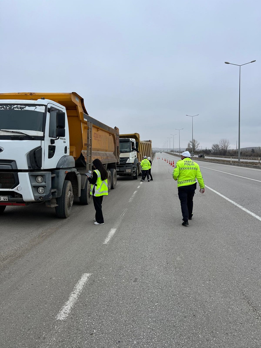 Akyurt İlçe Emniyet Müdürlüğü ve Akyurt İlçe Jandarma Komutanlığı'nın Kış Lastiği Denetimi