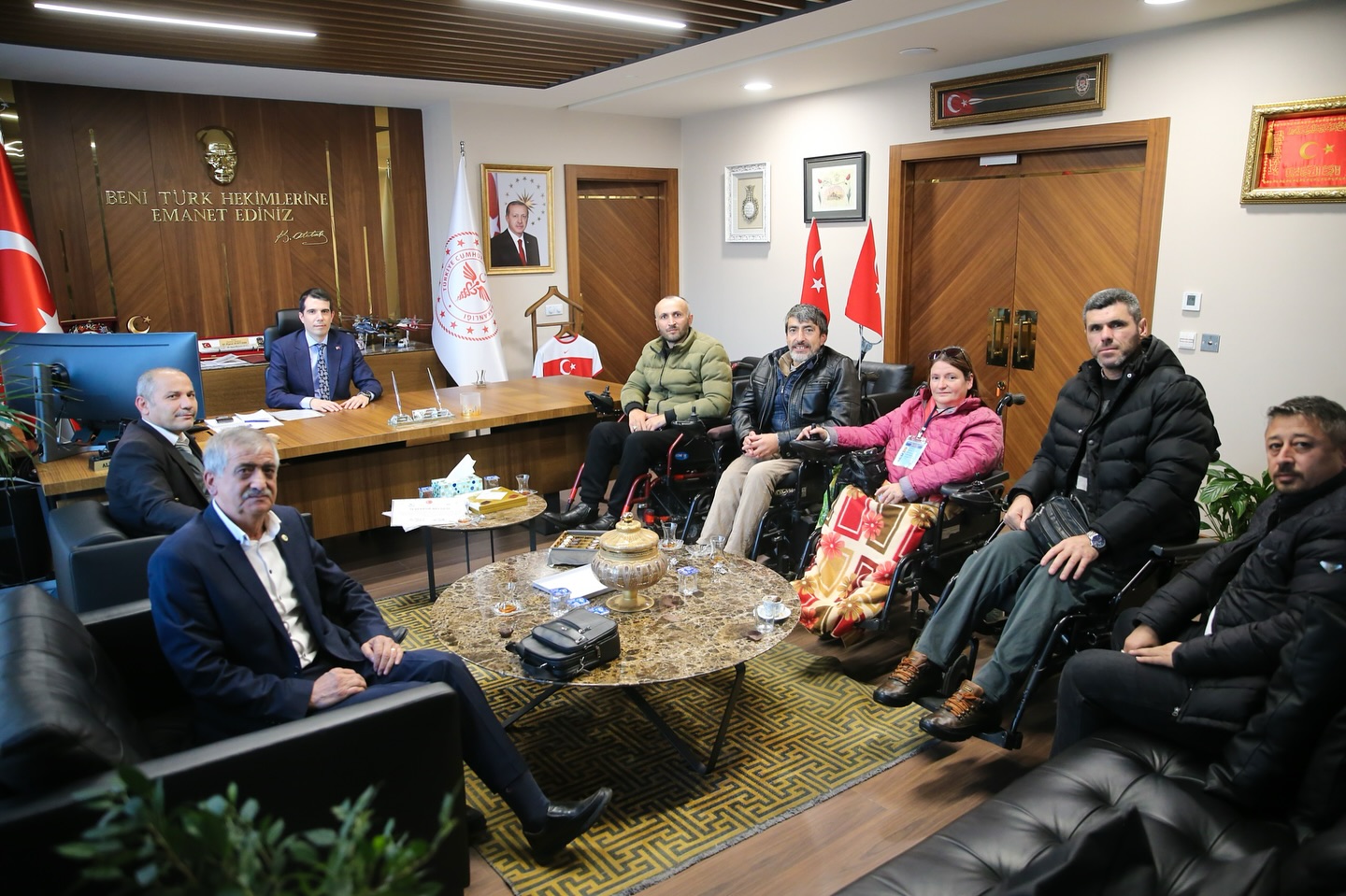 Ankara İl Sağlık Müdürü Uzm. Dr. Ali Niyazi Kurtcebe Engelli Hakları Federasyonu ve Ankara Engelliler Derneği Tarafından Teşekkür Belgesiyle Onurlandırıldı