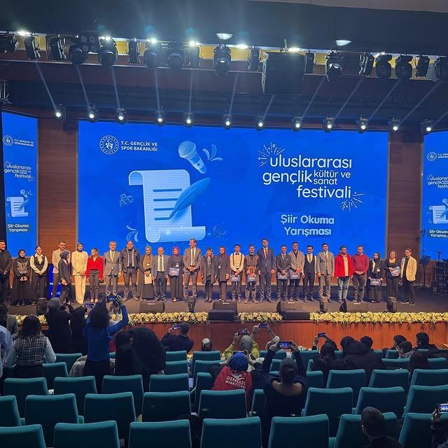 Yunus Emre Anadolu Lisesi Öğrencileri Türkiye Finalinde Gençlik Kültür ve Sanat Festivali'ne Katıldı