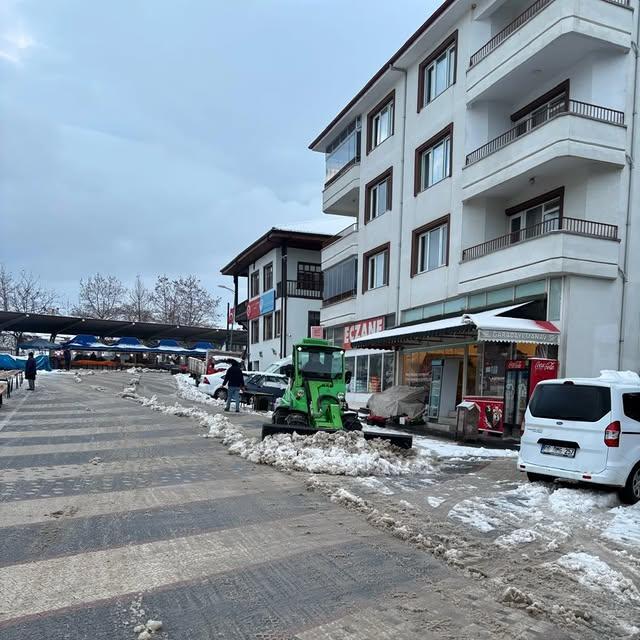 Nallıhan'da Kar Küreme Çalışmaları Devam Ediyor