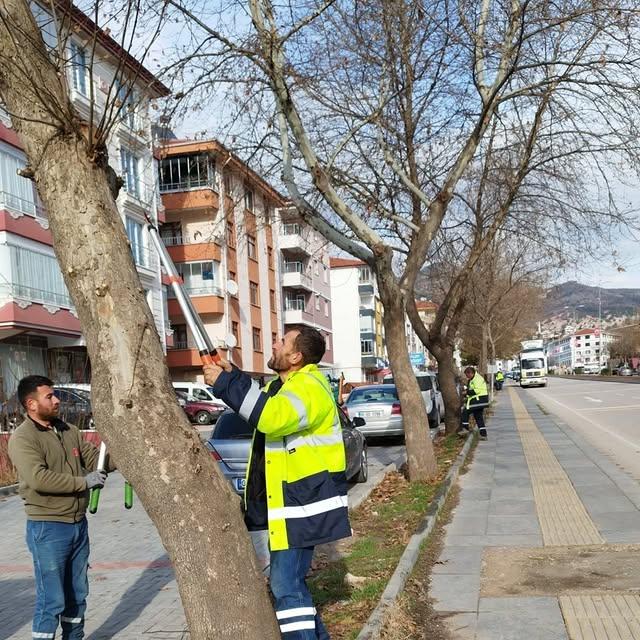 Belediye Fen İşleri Müdürlüğü Temizlik Çalışmalarını Sürdürüyor