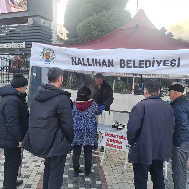 Nallıhan Belediyesi Hemşehrilerine ve Pazarcılara Çorba İkramı Yaptı