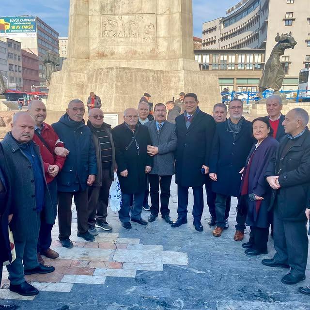 Ulus Meydanı'nda Cuma Namazı Sonrası Emeklilerle Buluşma