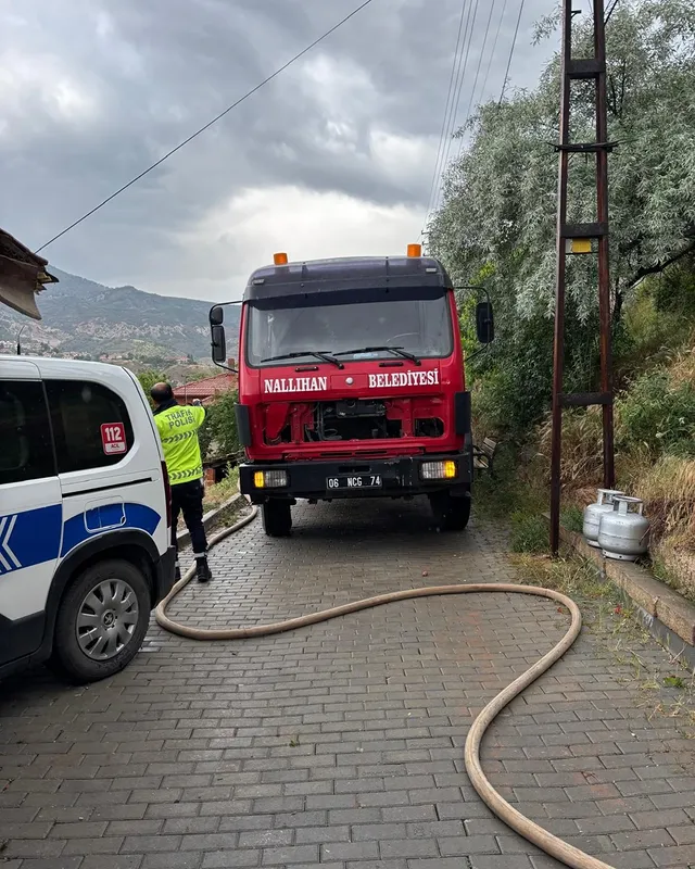 Nallıhan'da Evleri Zarar Gören Vatandaşlara Destek