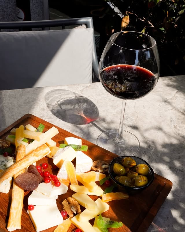 Crowne Plaza Ankara'da Şarap ve Peynir Deneyimi