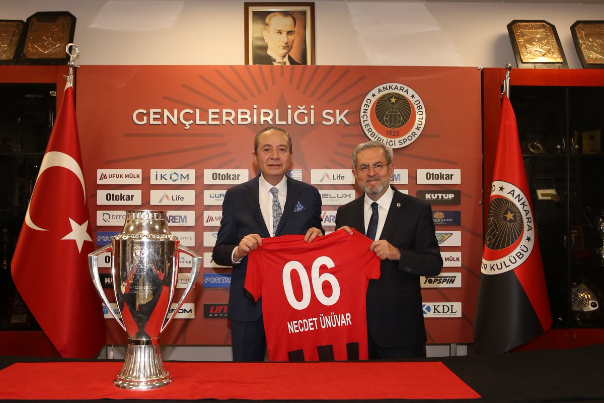 Ankara Üniversitesi Rektörü, Gençlerbirliği'nin Süper Lig Başarısını Kutladı